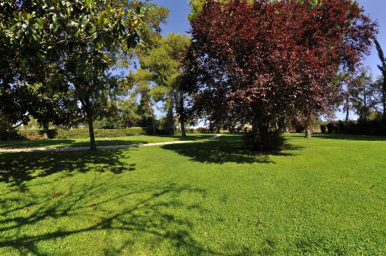 B&B Villa Dei Priori Monsampolo Del Tronto Bagian luar foto